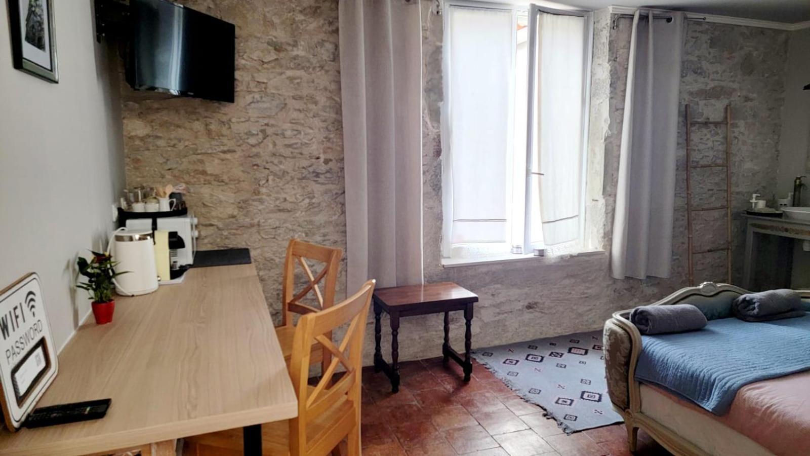découvrez une ancienne maison de drapier du XVII siecle au coeur de bastide Carcassonne Chambre photo