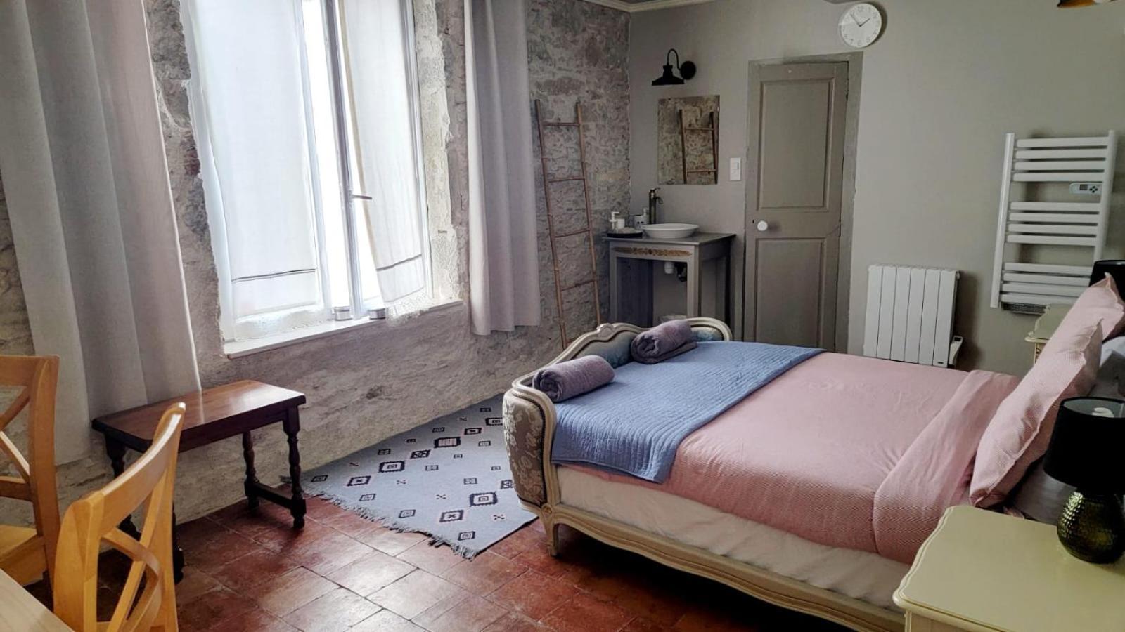 découvrez une ancienne maison de drapier du XVII siecle au coeur de bastide Carcassonne Chambre photo