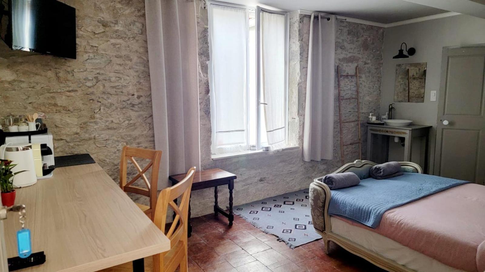 découvrez une ancienne maison de drapier du XVII siecle au coeur de bastide Carcassonne Chambre photo